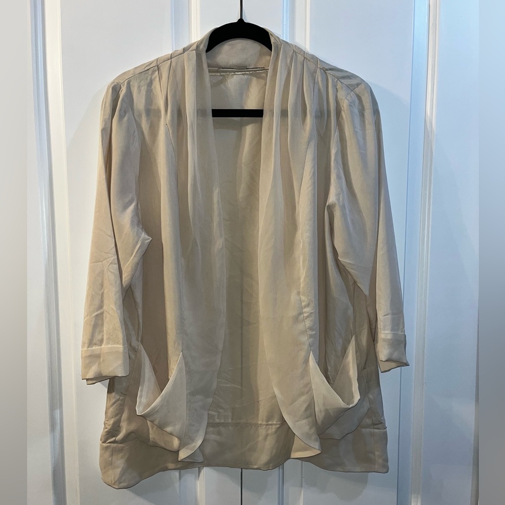 Neutral layering piece